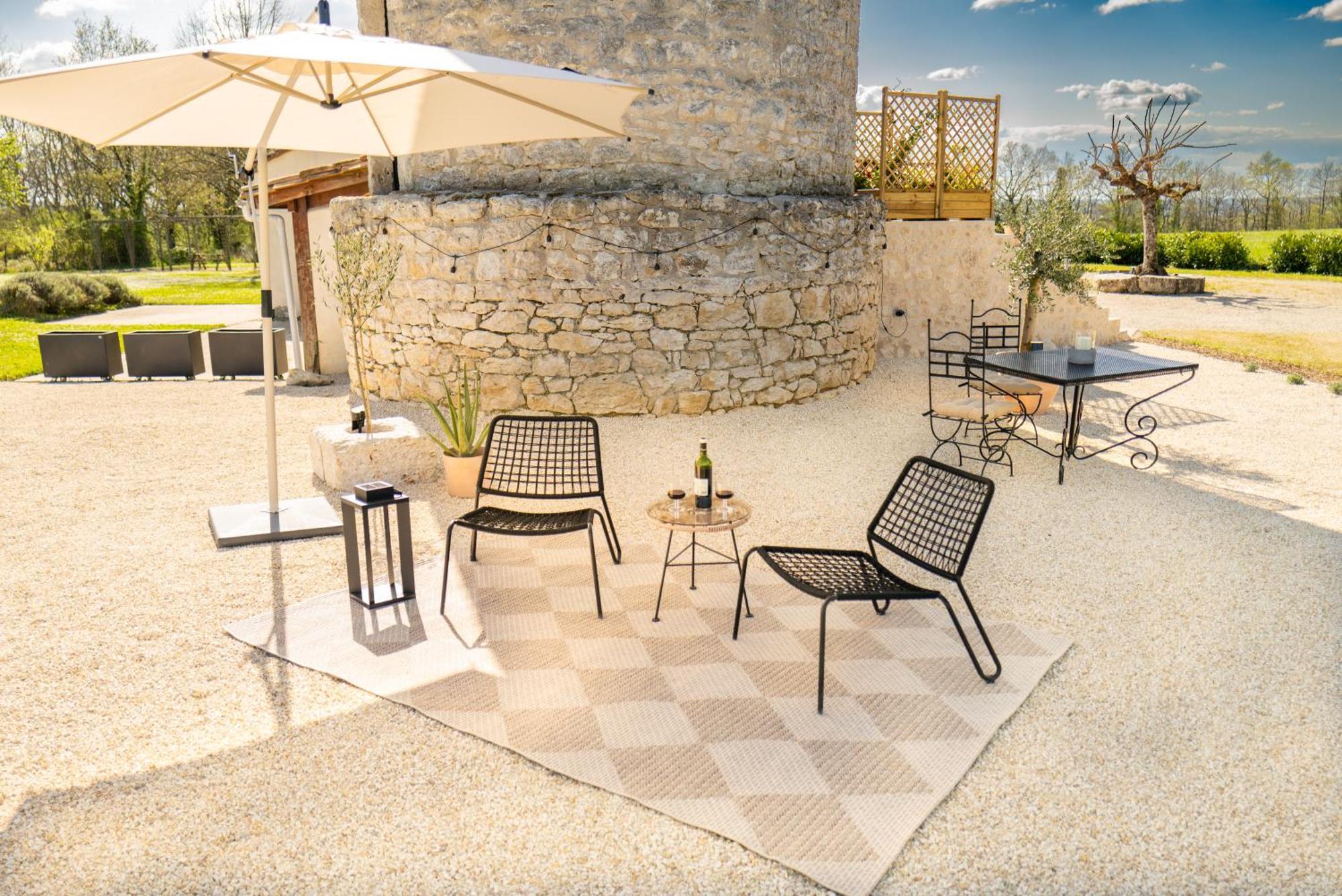 Enchanting Windmill Retreat Loubes-Bernac Exterior photo